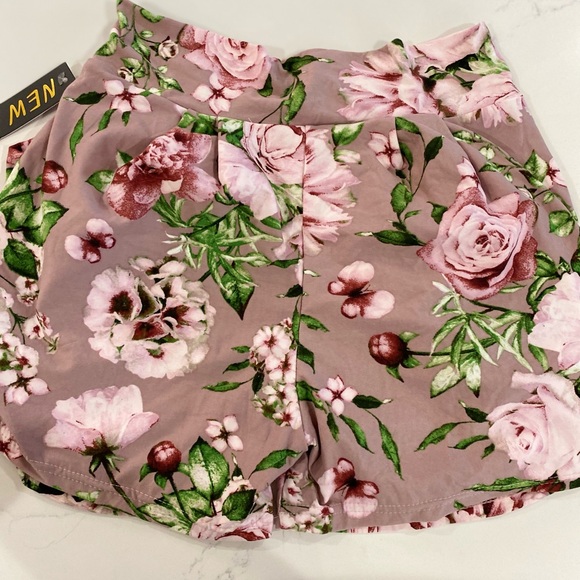 New Mix Shorts - Picture 4 of 5